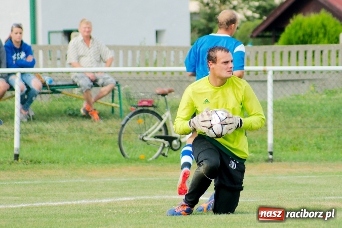 Zdjęcie w galerii na portalu naszraciborz.pl: A klasa: Dariusz Binek uratował punkt dla Studziennej. Kobylski Płomień stłumiony wiadomości z regionu