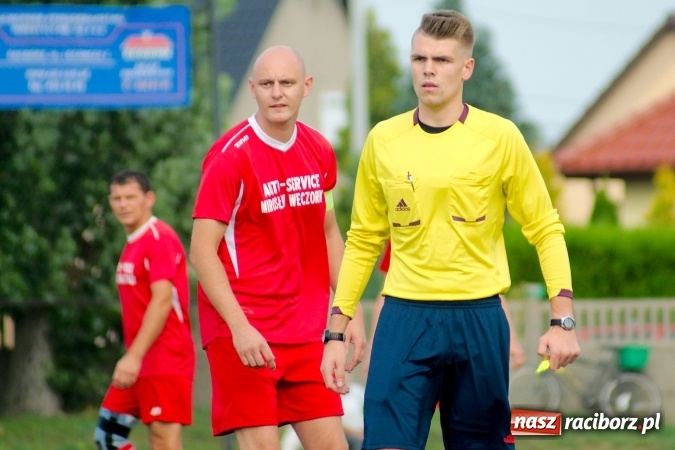 Zdjęcie w galerii na portalu naszraciborz.pl: A klasa: Dariusz Binek uratował punkt dla Studziennej. Kobylski Płomień stłumiony wiadomości z regionu