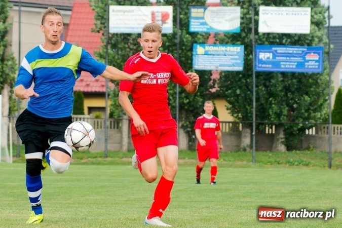 Zdjęcie w galerii na portalu naszraciborz.pl: A klasa: Dariusz Binek uratował punkt dla Studziennej. Kobylski Płomień stłumiony wiadomości z regionu