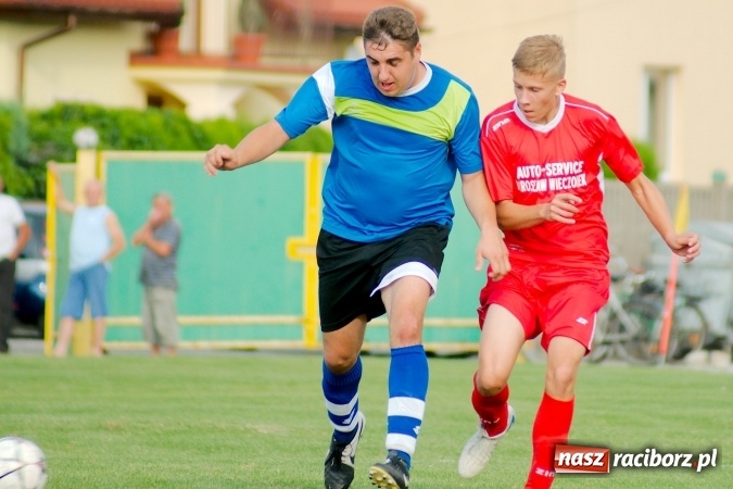 Zdjęcie w galerii na portalu naszraciborz.pl: A klasa: Dariusz Binek uratował punkt dla Studziennej. Kobylski Płomień stłumiony wiadomości z regionu