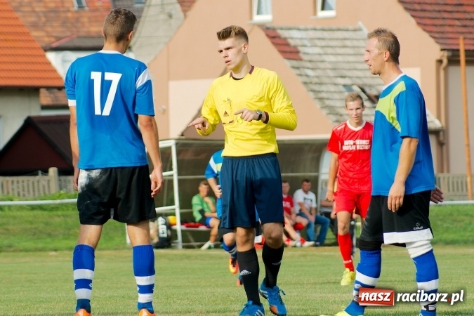 Zdjęcie w galerii na portalu naszraciborz.pl: A klasa: Dariusz Binek uratował punkt dla Studziennej. Kobylski Płomień stłumiony wiadomości z regionu