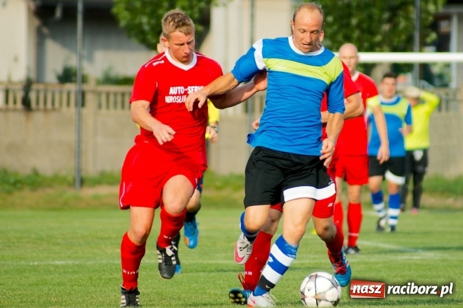 Zdjęcie w galerii na portalu naszraciborz.pl: A klasa: Dariusz Binek uratował punkt dla Studziennej. Kobylski Płomień stłumiony wiadomości z regionu