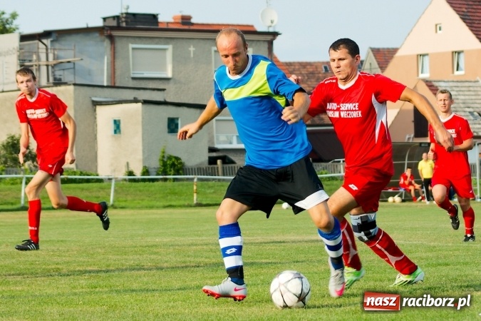 Zdjęcie w galerii na portalu naszraciborz.pl: A klasa: Dariusz Binek uratował punkt dla Studziennej. Kobylski Płomień stłumiony wiadomości z regionu