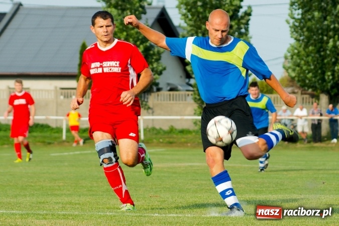 Zdjęcie w galerii na portalu naszraciborz.pl: A klasa: Dariusz Binek uratował punkt dla Studziennej. Kobylski Płomień stłumiony wiadomości z regionu