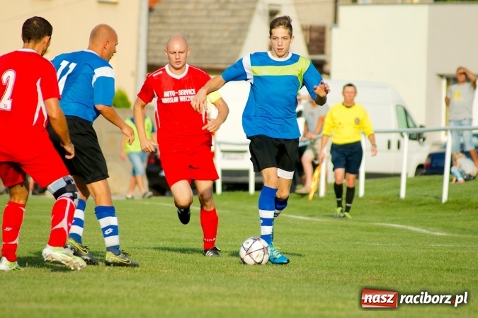 Zdjęcie w galerii na portalu naszraciborz.pl: A klasa: Dariusz Binek uratował punkt dla Studziennej. Kobylski Płomień stłumiony wiadomości z regionu