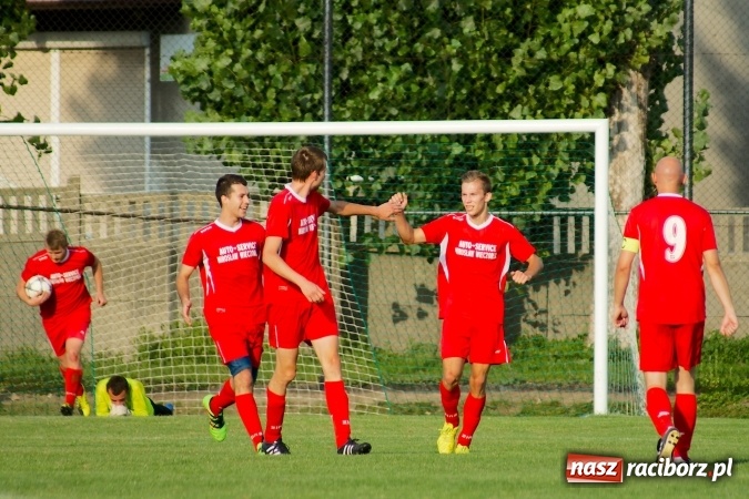Zdjęcie w galerii na portalu naszraciborz.pl: A klasa: Dariusz Binek uratował punkt dla Studziennej. Kobylski Płomień stłumiony wiadomości z regionu