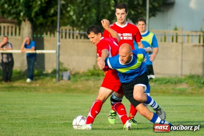 Zdjęcie w galerii na portalu naszraciborz.pl: A klasa: Dariusz Binek uratował punkt dla Studziennej. Kobylski Płomień stłumiony wiadomości z regionu