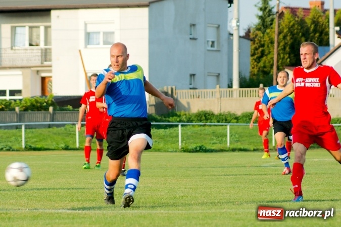 Zdjęcie w galerii na portalu naszraciborz.pl: A klasa: Dariusz Binek uratował punkt dla Studziennej. Kobylski Płomień stłumiony wiadomości z regionu