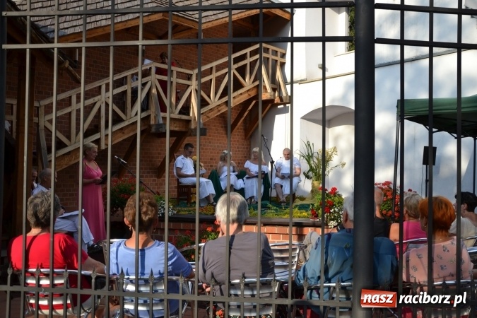 Zdjęcie w galerii na portalu naszraciborz.pl: Narodowe Czytanie 2016 na Zamku Piastowskim za nami wiadomości z regionu