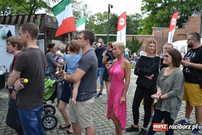 Zdjęcie w galerii na portalu naszraciborz.pl: Około siedem tysięcy osób stołowało się w sobotę na zamku wiadomości z regionu