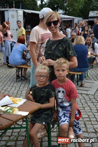 Zdjęcie w galerii na portalu naszraciborz.pl: Około siedem tysięcy osób stołowało się w sobotę na zamku wiadomości z regionu