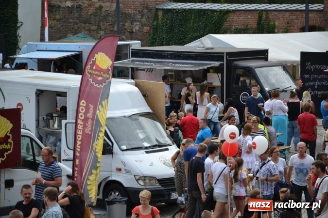 Zdjęcie w galerii na portalu naszraciborz.pl: Około siedem tysięcy osób stołowało się w sobotę na zamku wiadomości z regionu