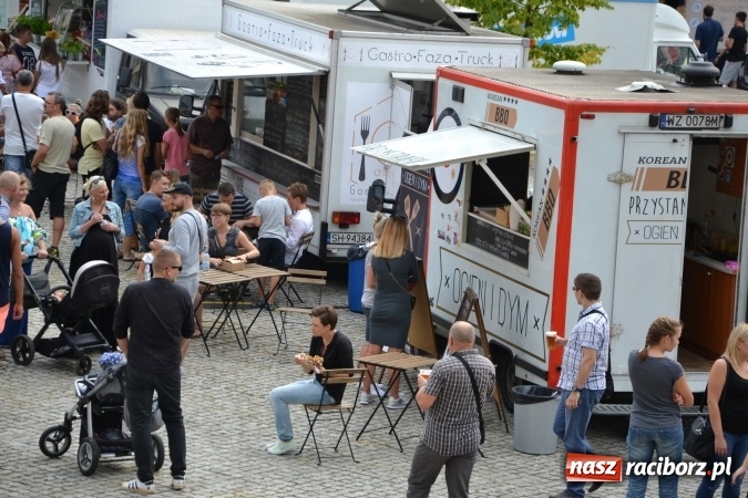 Zdjęcie w galerii na portalu naszraciborz.pl: Około siedem tysięcy osób stołowało się w sobotę na zamku wiadomości z regionu