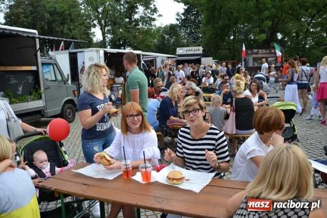 Zdjęcie w galerii na portalu naszraciborz.pl: Około siedem tysięcy osób stołowało się w sobotę na zamku wiadomości z regionu