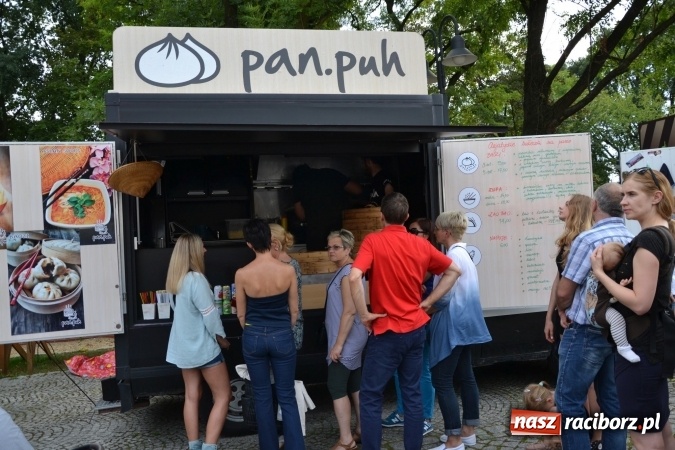 Zdjęcie w galerii na portalu naszraciborz.pl: Około siedem tysięcy osób stołowało się w sobotę na zamku wiadomości z regionu