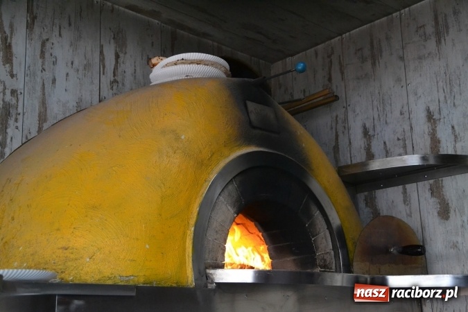 Zdjęcie w galerii na portalu naszraciborz.pl: Około siedem tysięcy osób stołowało się w sobotę na zamku wiadomości z regionu