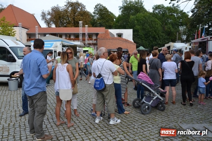 Zdjęcie w galerii na portalu naszraciborz.pl: Około siedem tysięcy osób stołowało się w sobotę na zamku wiadomości z regionu