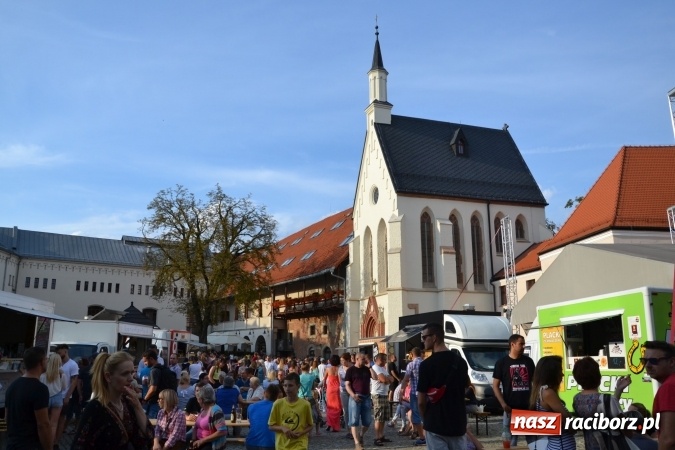 Zdjęcie w galerii na portalu naszraciborz.pl: Około siedem tysięcy osób stołowało się w sobotę na zamku wiadomości z regionu