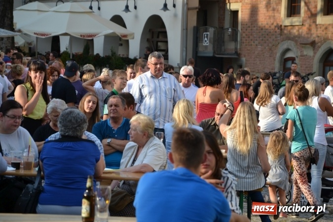 Zdjęcie w galerii na portalu naszraciborz.pl: Około siedem tysięcy osób stołowało się w sobotę na zamku wiadomości z regionu
