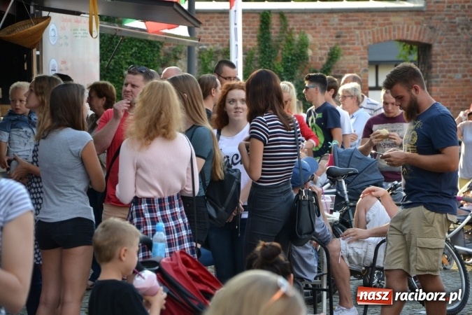 Zdjęcie w galerii na portalu naszraciborz.pl: Około siedem tysięcy osób stołowało się w sobotę na zamku wiadomości z regionu