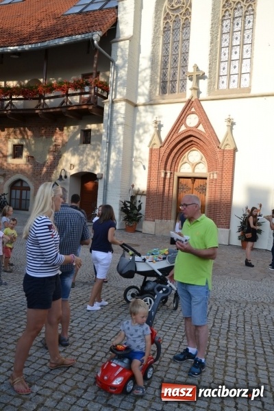 Zdjęcie w galerii na portalu naszraciborz.pl: Około siedem tysięcy osób stołowało się w sobotę na zamku wiadomości z regionu