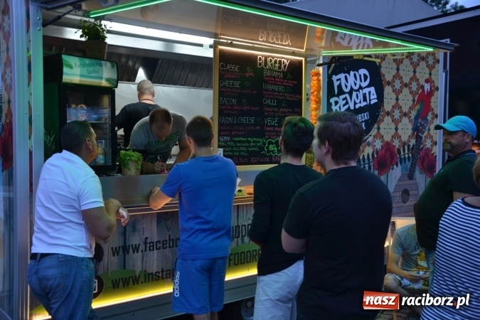 Zdjęcie w galerii na portalu naszraciborz.pl: Około siedem tysięcy osób stołowało się w sobotę na zamku wiadomości z regionu