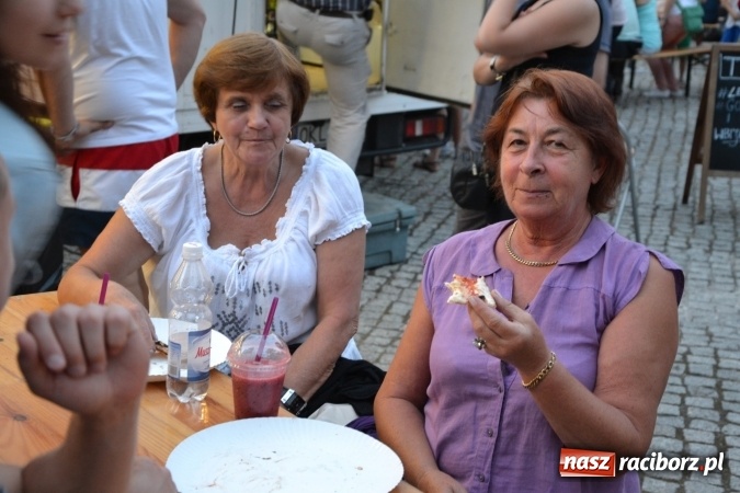 Zdjęcie w galerii na portalu naszraciborz.pl: Około siedem tysięcy osób stołowało się w sobotę na zamku wiadomości z regionu