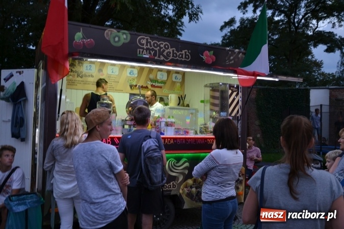 Zdjęcie w galerii na portalu naszraciborz.pl: Około siedem tysięcy osób stołowało się w sobotę na zamku wiadomości z regionu