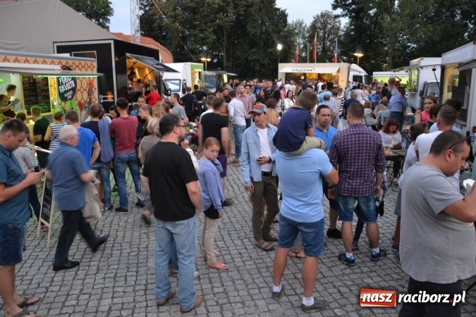 Zdjęcie w galerii na portalu naszraciborz.pl: Około siedem tysięcy osób stołowało się w sobotę na zamku wiadomości z regionu