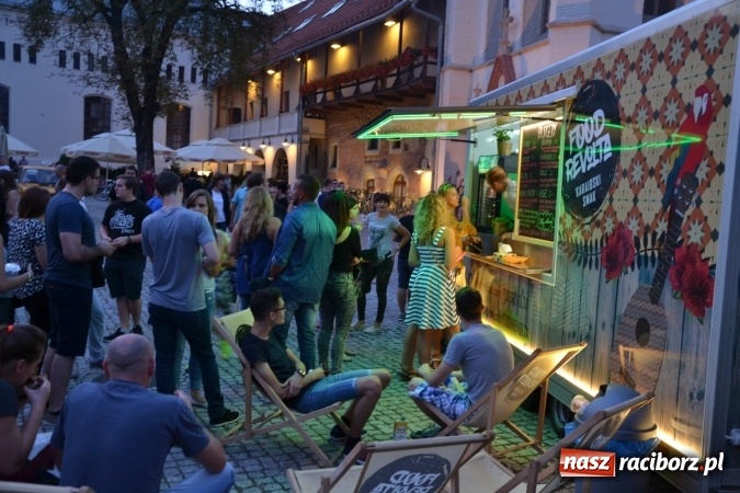 Zdjęcie w galerii na portalu naszraciborz.pl: Około siedem tysięcy osób stołowało się w sobotę na zamku wiadomości z regionu