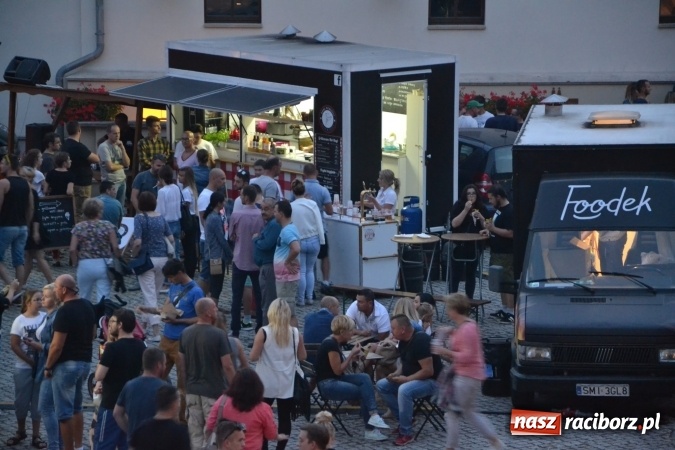 Zdjęcie w galerii na portalu naszraciborz.pl: Około siedem tysięcy osób stołowało się w sobotę na zamku wiadomości z regionu