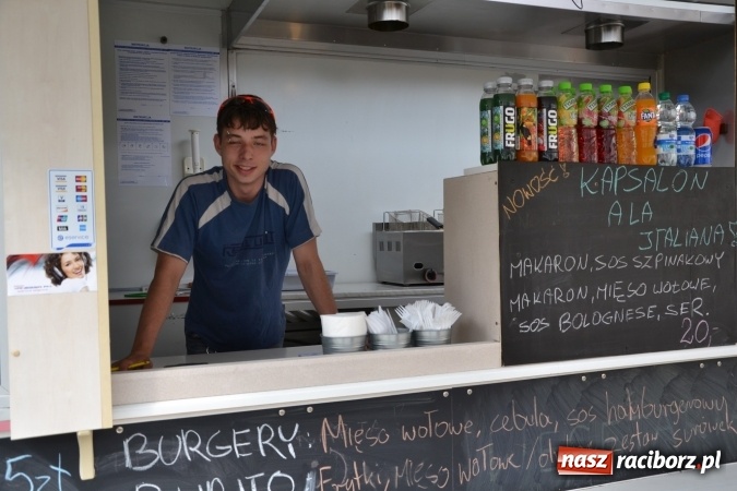 Zdjęcie w galerii na portalu naszraciborz.pl: Około siedem tysięcy osób stołowało się w sobotę na zamku wiadomości z regionu