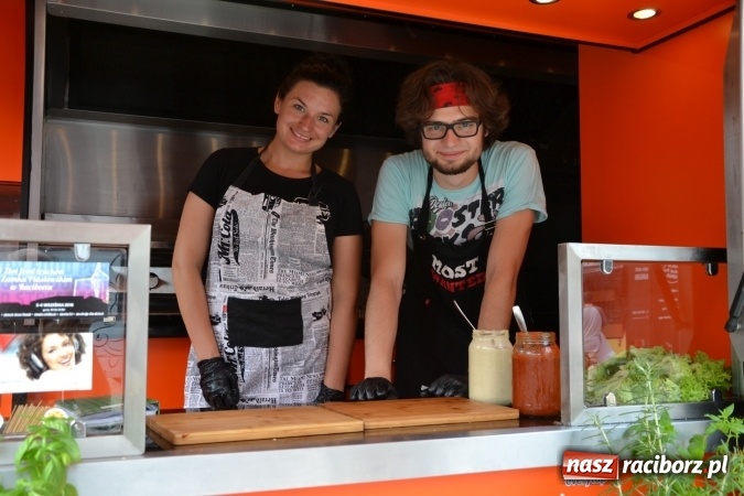 Zdjęcie w galerii na portalu naszraciborz.pl: Około siedem tysięcy osób stołowało się w sobotę na zamku wiadomości z regionu