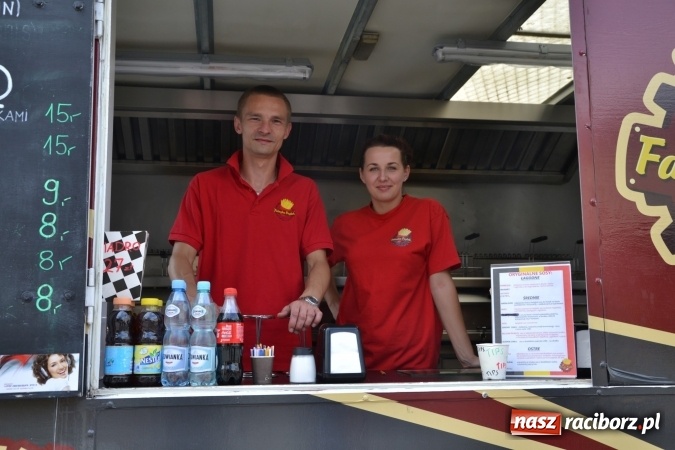 Zdjęcie w galerii na portalu naszraciborz.pl: Około siedem tysięcy osób stołowało się w sobotę na zamku wiadomości z regionu