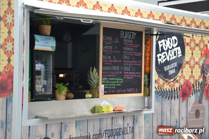 Zdjęcie w galerii na portalu naszraciborz.pl: Około siedem tysięcy osób stołowało się w sobotę na zamku wiadomości z regionu