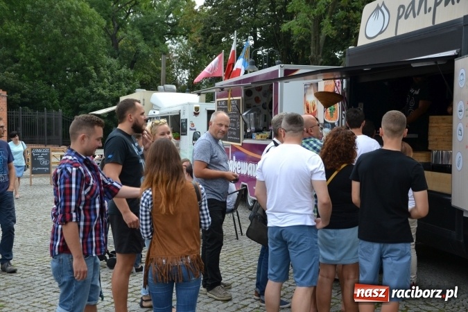 Zdjęcie w galerii na portalu naszraciborz.pl: Około siedem tysięcy osób stołowało się w sobotę na zamku wiadomości z regionu