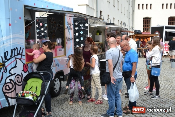 Zdjęcie w galerii na portalu naszraciborz.pl: Około siedem tysięcy osób stołowało się w sobotę na zamku wiadomości z regionu