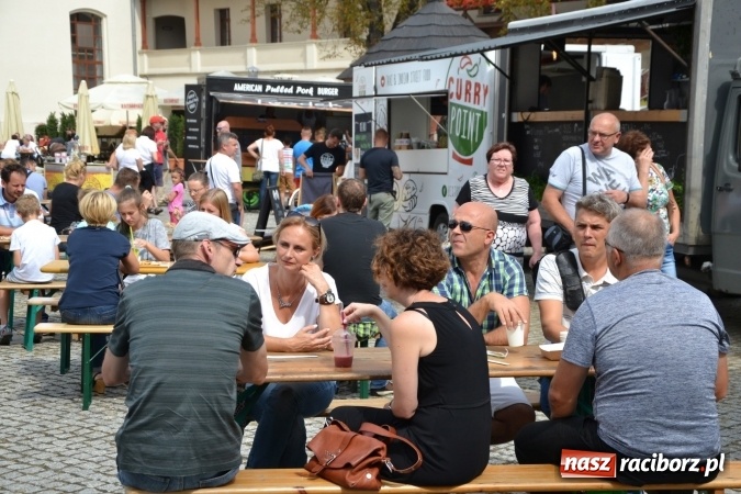 Zdjęcie w galerii na portalu naszraciborz.pl: Około siedem tysięcy osób stołowało się w sobotę na zamku wiadomości z regionu