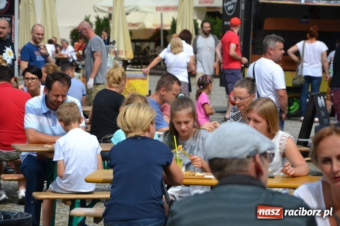 Zdjęcie w galerii na portalu naszraciborz.pl: Około siedem tysięcy osób stołowało się w sobotę na zamku wiadomości z regionu