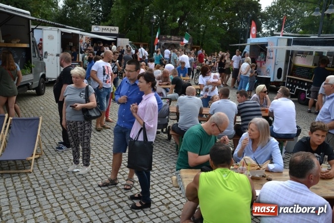 Zdjęcie w galerii na portalu naszraciborz.pl: Około siedem tysięcy osób stołowało się w sobotę na zamku wiadomości z regionu