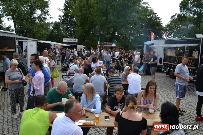 Zdjęcie w galerii na portalu naszraciborz.pl: Około siedem tysięcy osób stołowało się w sobotę na zamku wiadomości z regionu