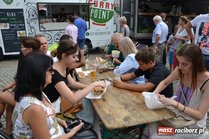 Zdjęcie w galerii na portalu naszraciborz.pl: Około siedem tysięcy osób stołowało się w sobotę na zamku wiadomości z regionu