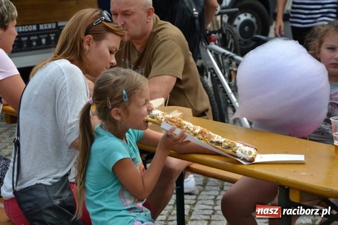Zdjęcie w galerii na portalu naszraciborz.pl: Około siedem tysięcy osób stołowało się w sobotę na zamku wiadomości z regionu