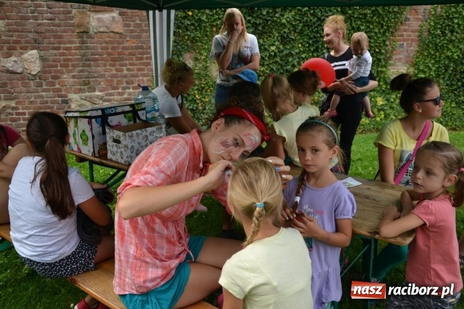 Zdjęcie w galerii na portalu naszraciborz.pl: Około siedem tysięcy osób stołowało się w sobotę na zamku wiadomości z regionu