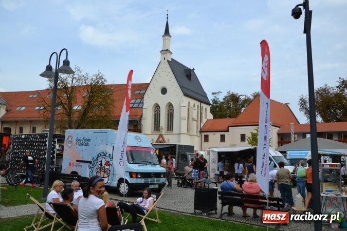 Zdjęcie w galerii na portalu naszraciborz.pl: Około siedem tysięcy osób stołowało się w sobotę na zamku wiadomości z regionu