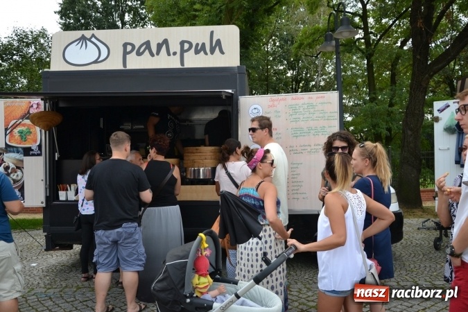 Zdjęcie w galerii na portalu naszraciborz.pl: Około siedem tysięcy osób stołowało się w sobotę na zamku wiadomości z regionu