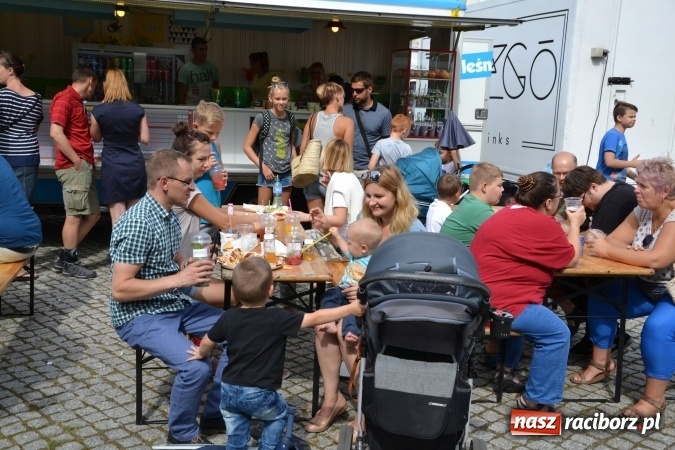 Zdjęcie w galerii na portalu naszraciborz.pl: Około siedem tysięcy osób stołowało się w sobotę na zamku wiadomości z regionu