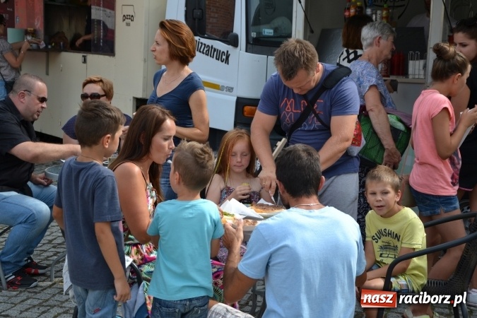 Zdjęcie w galerii na portalu naszraciborz.pl: Około siedem tysięcy osób stołowało się w sobotę na zamku wiadomości z regionu