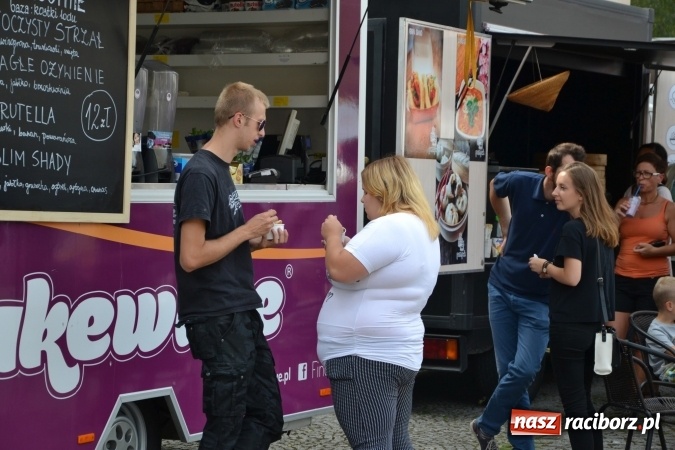 Zdjęcie w galerii na portalu naszraciborz.pl: Około siedem tysięcy osób stołowało się w sobotę na zamku wiadomości z regionu