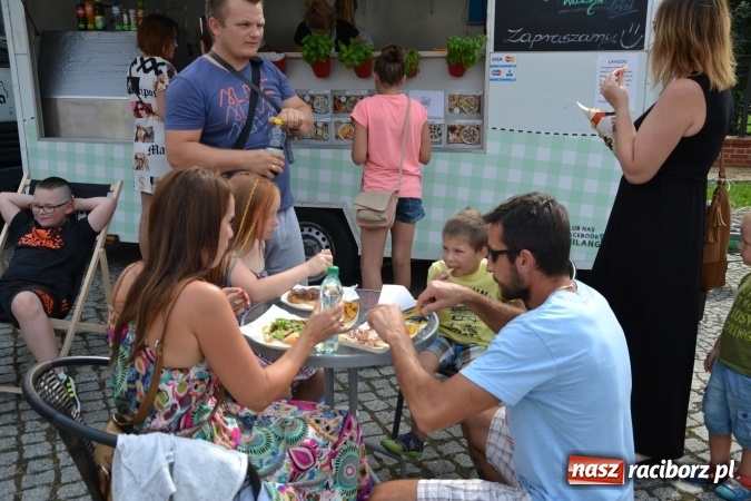 Zdjęcie w galerii na portalu naszraciborz.pl: Około siedem tysięcy osób stołowało się w sobotę na zamku wiadomości z regionu